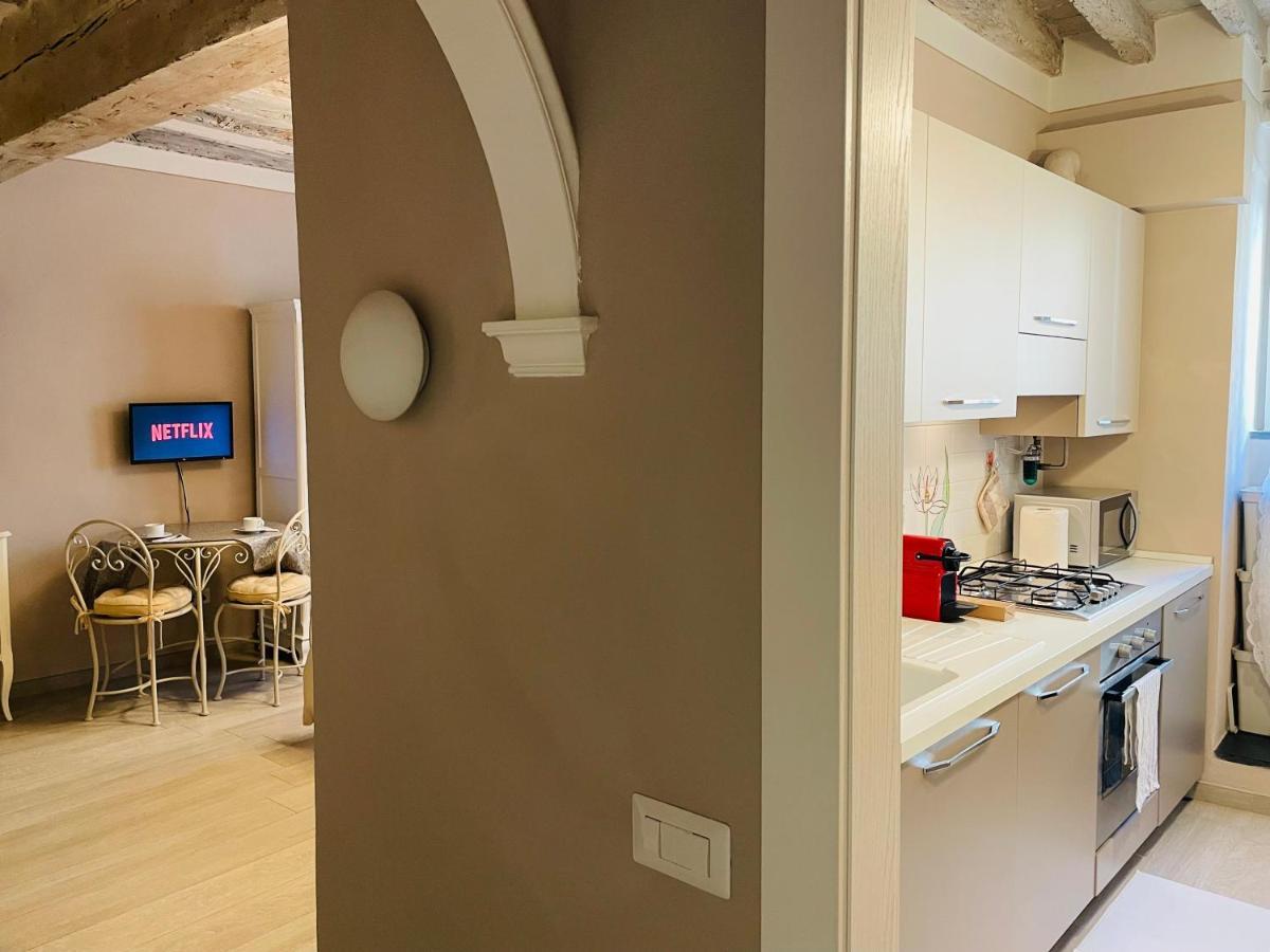 All'Interno Delle Mura Appartamento Con Wi-Fi E Netflix 卢卡 外观 照片